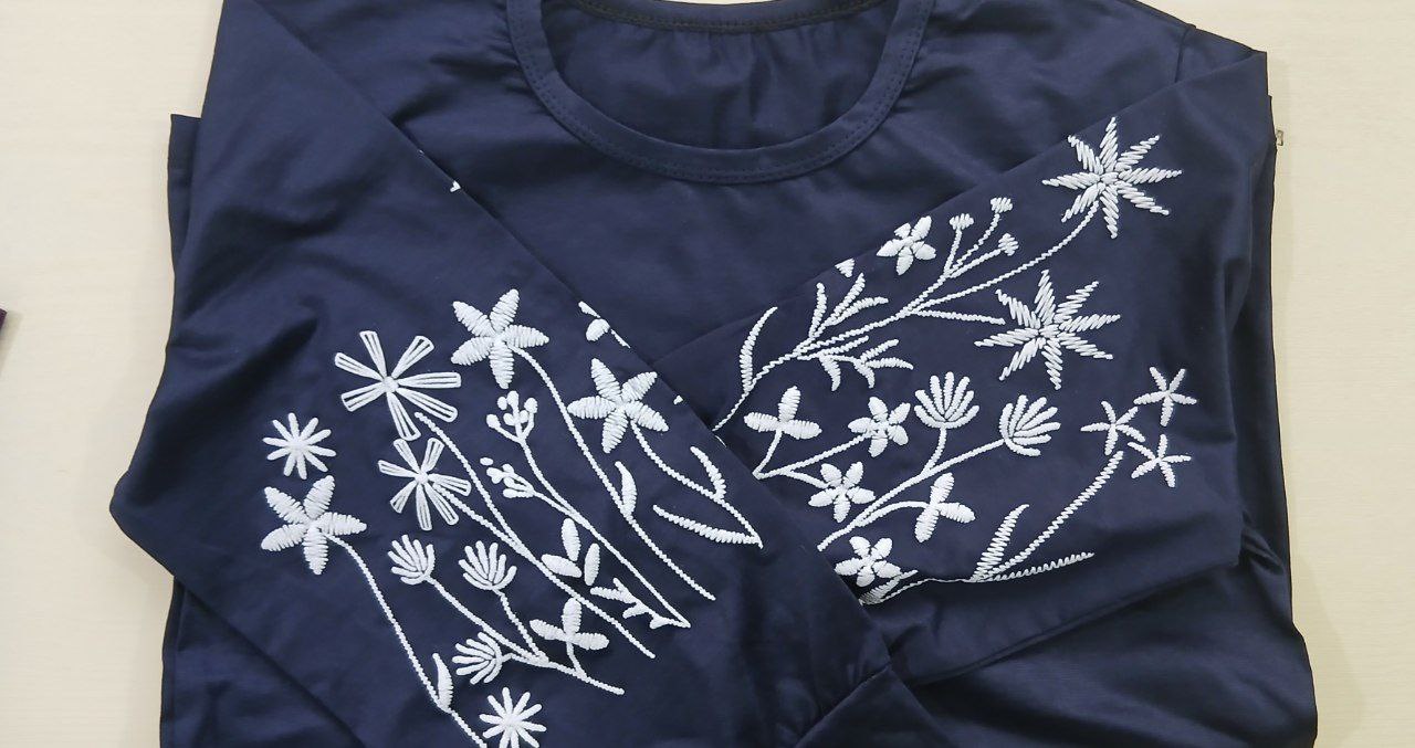 تیشرت آستین سه ربع گلدار  سورمه ای