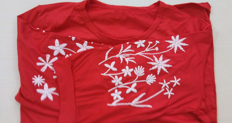 تیشرت آستین سه ربع گلدار قرمز